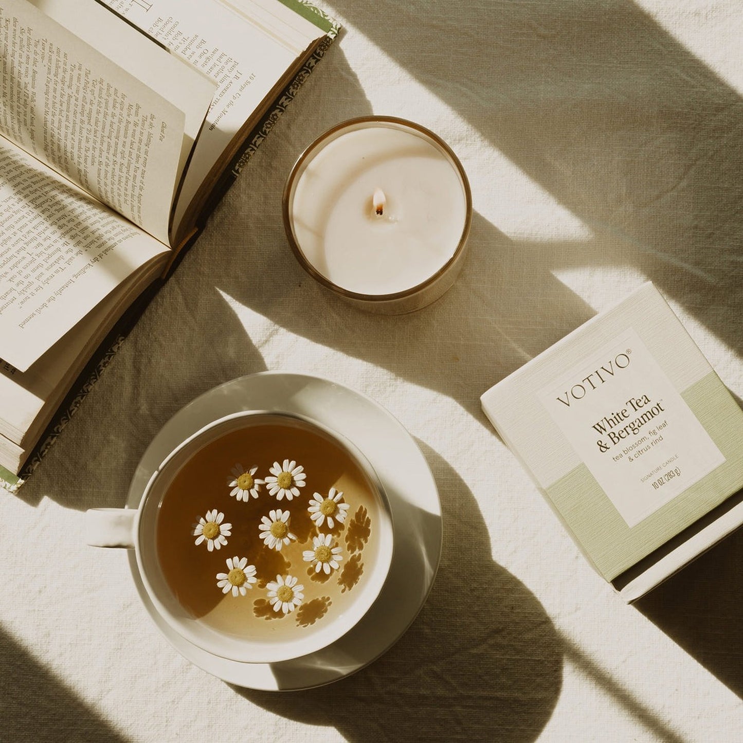 White Tea & Bergamot Signature 10 oz Candle