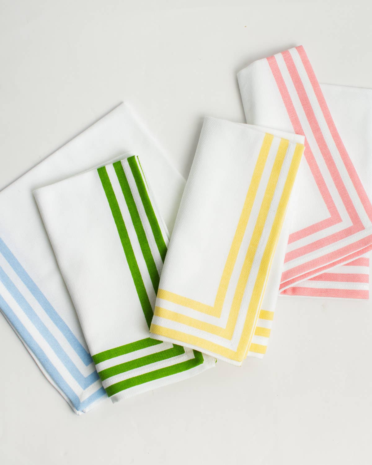 The Royal Standard - Erin Napkin   White/Blue   18x18