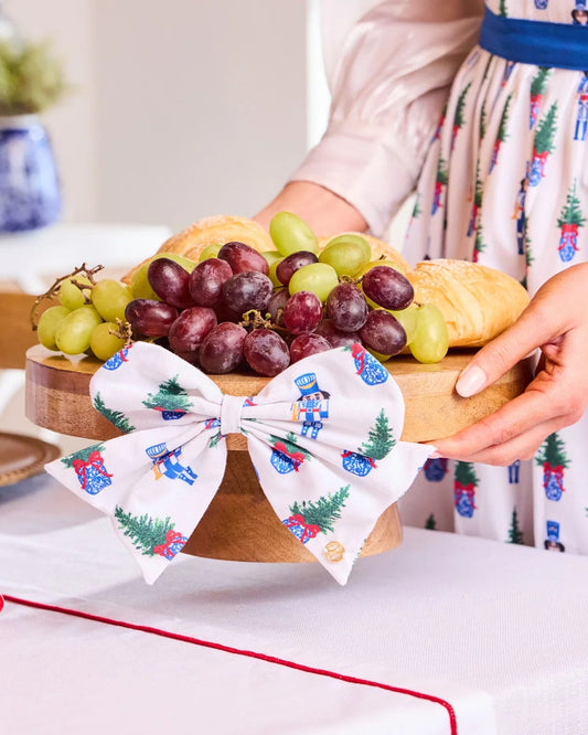 Reversible Cake Stand with Merry Marcher Magnetic Bow