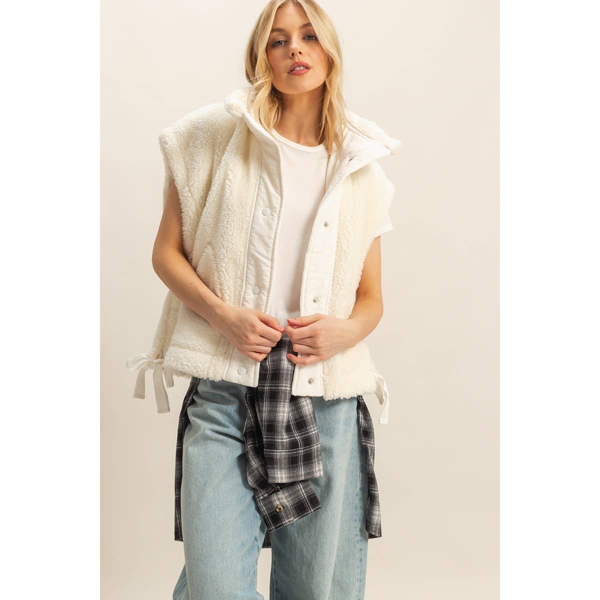 Sherpa Vest Jacket: WHITE