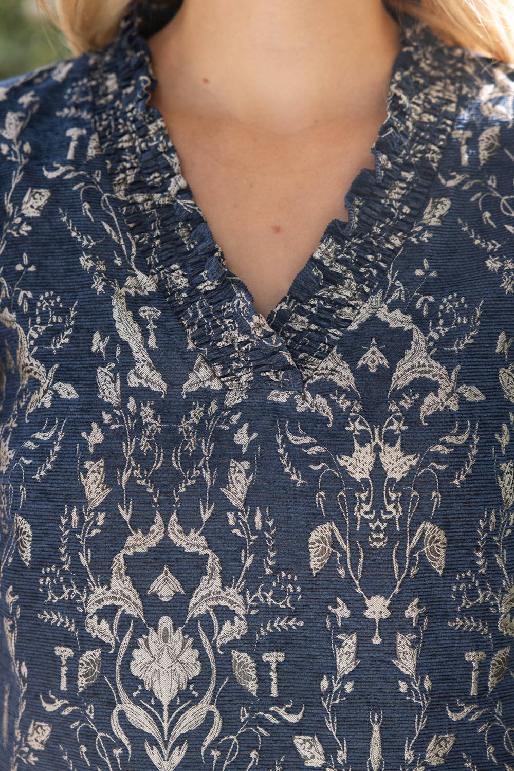 VOY - 36775 Smocked V-Neck Jacquard Shift Dress: Navy / M